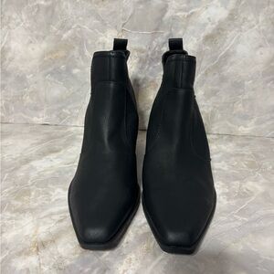 GBG Los Angeles Black Vissa Booties Women’s Size 8 NWT